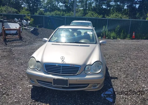 2005 Mercedes-Benz C 240 Luxury 4Matic z USA, uszkodzony, nr VIN WDBRF81J55F664213